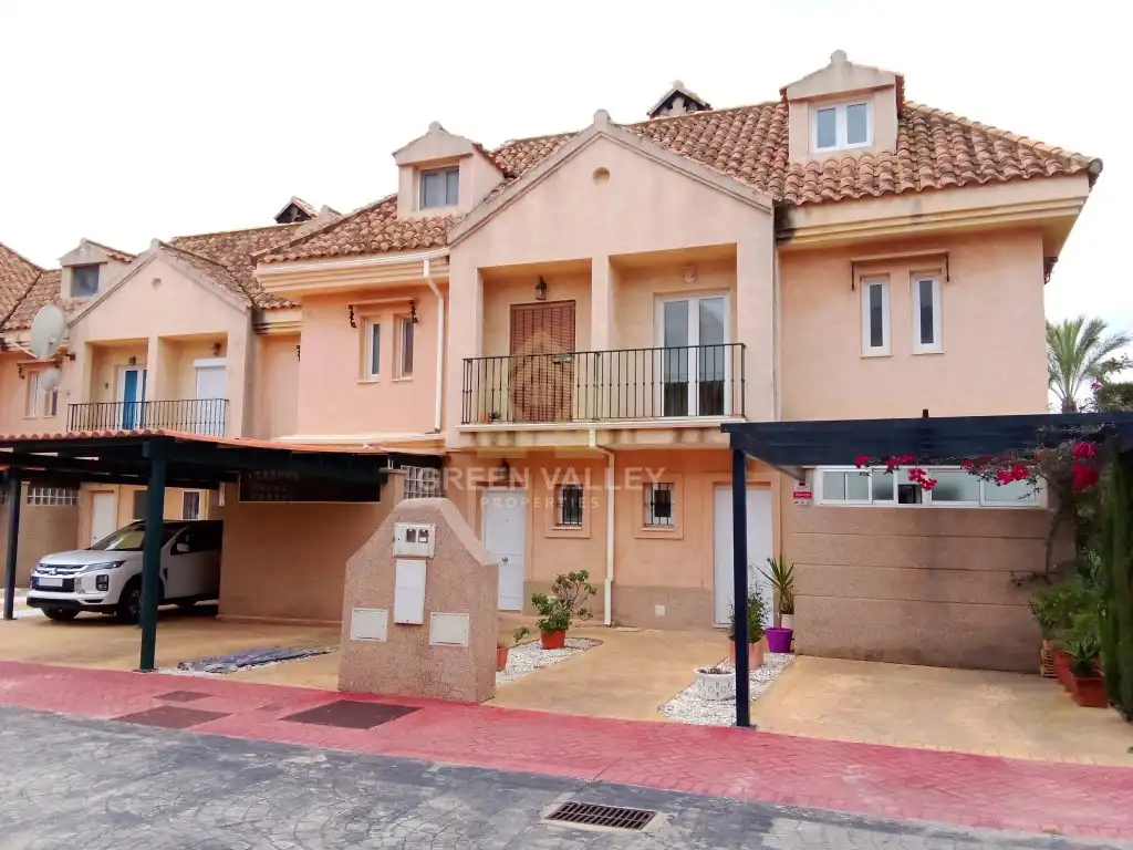 Casa aparellada en venda a Avenida de la Hacienda, imagen 2