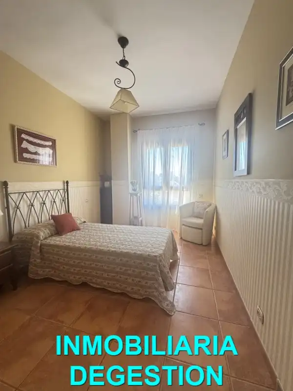 Casa adosada en venta en Linarejos
