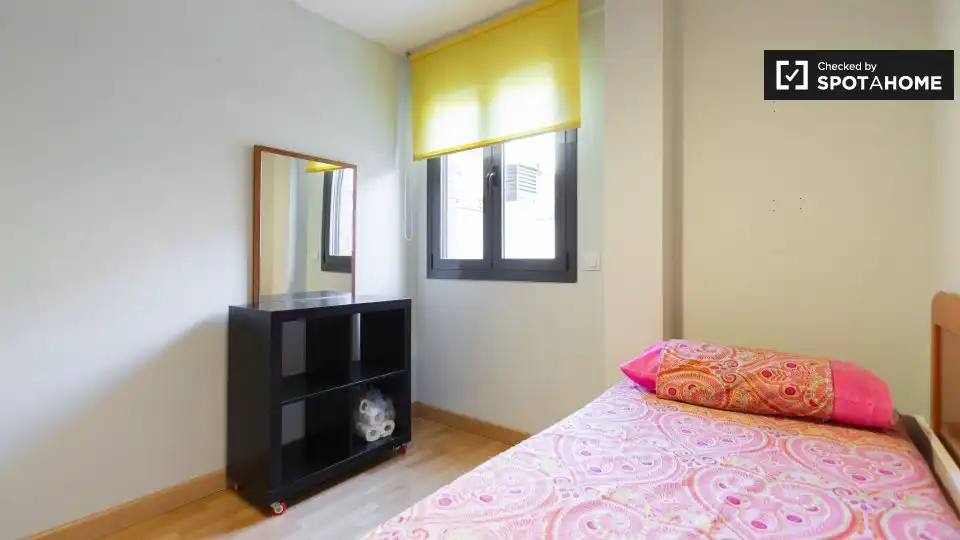 Habitación de Piso de alquiler en Pozuelo de Alarcón con Aire acondicionado, Calefacción y Amueblado