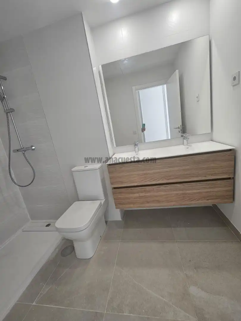 Baño de Apartamento en venta en Estepona con Aire acondicionado, Terraza y Piscina comunitaria