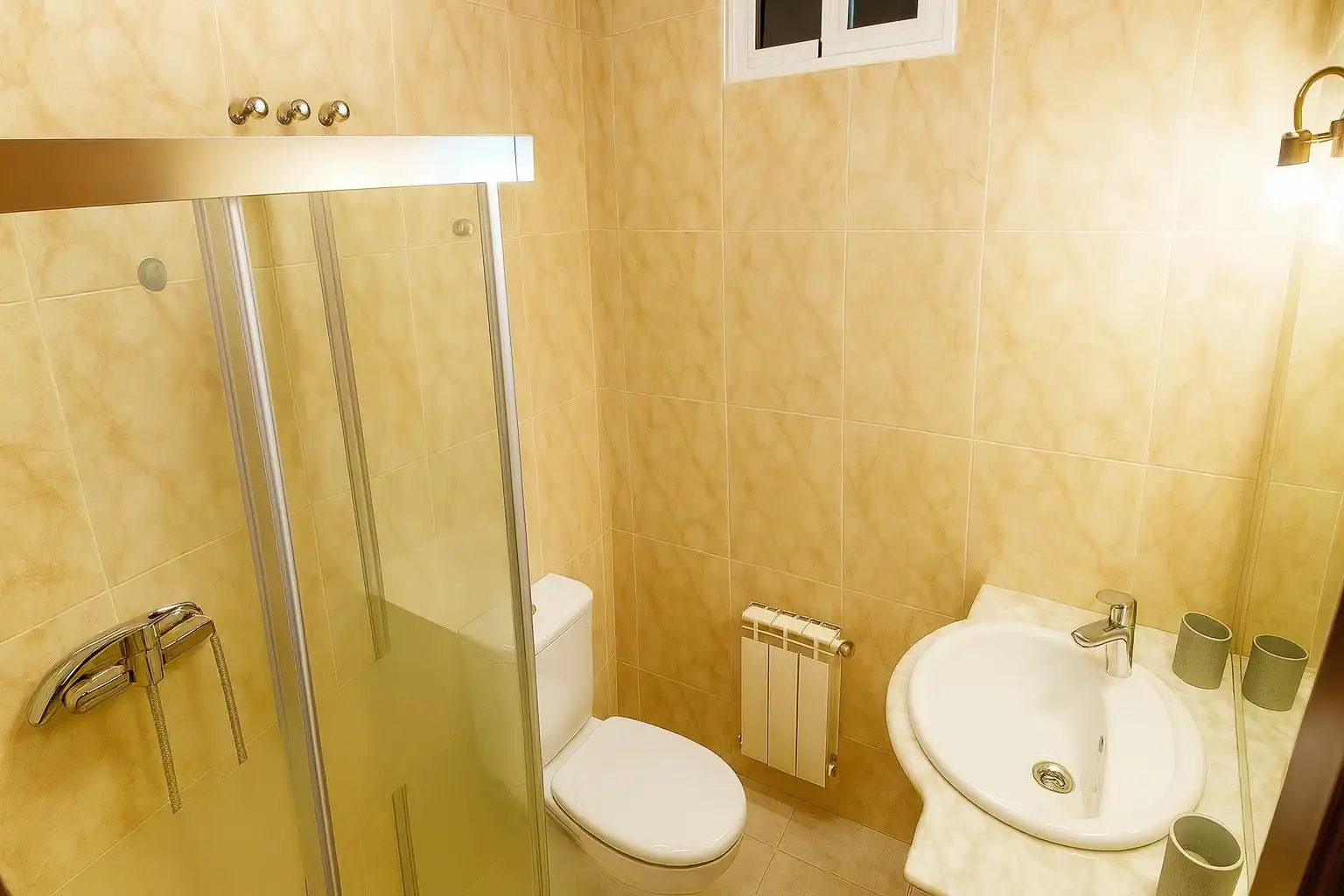 Badezimmer von Wohnung zur Miete in Santander mit Möbliert und Ofen