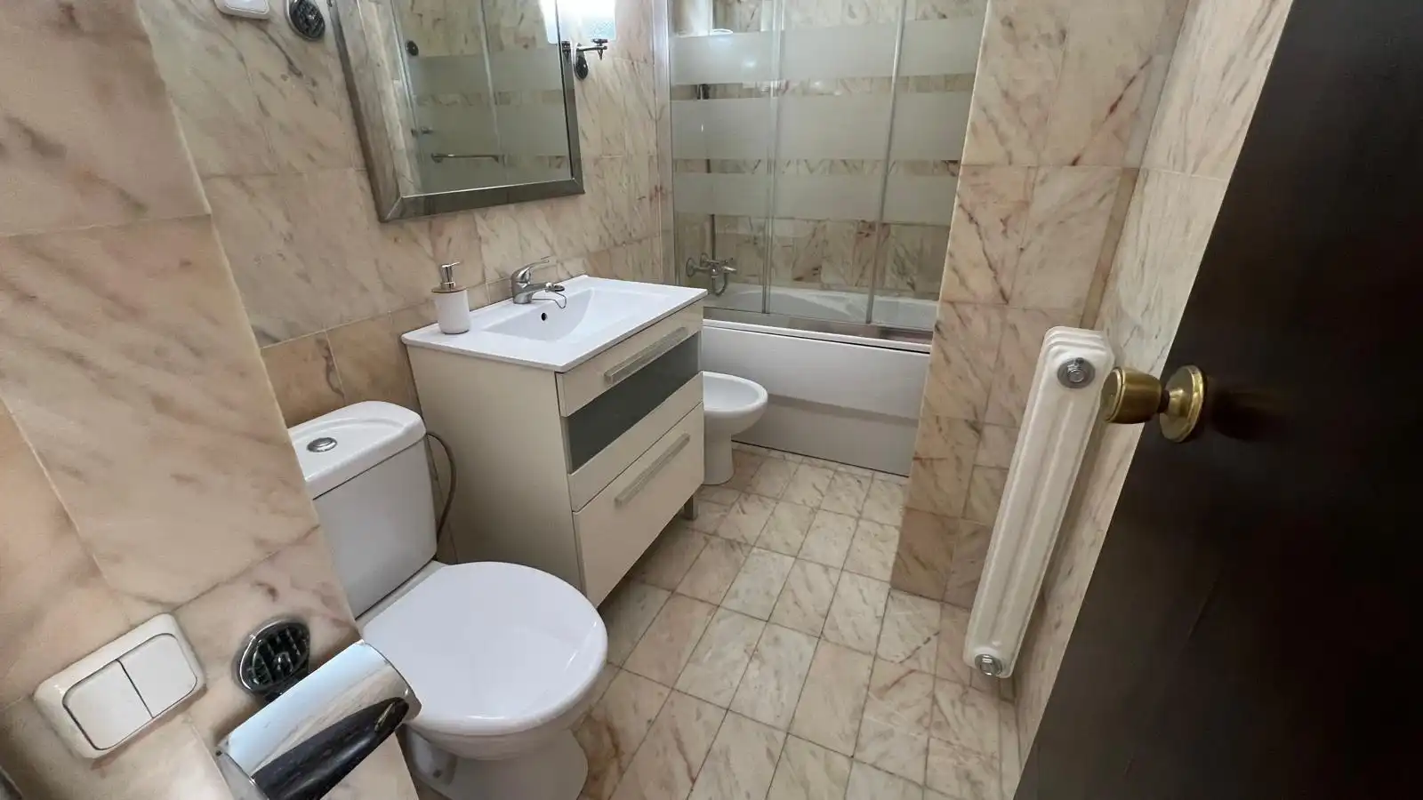 Bathroom of Flat for sale in Sabadell  with Air Conditioner, Heating and Terrace