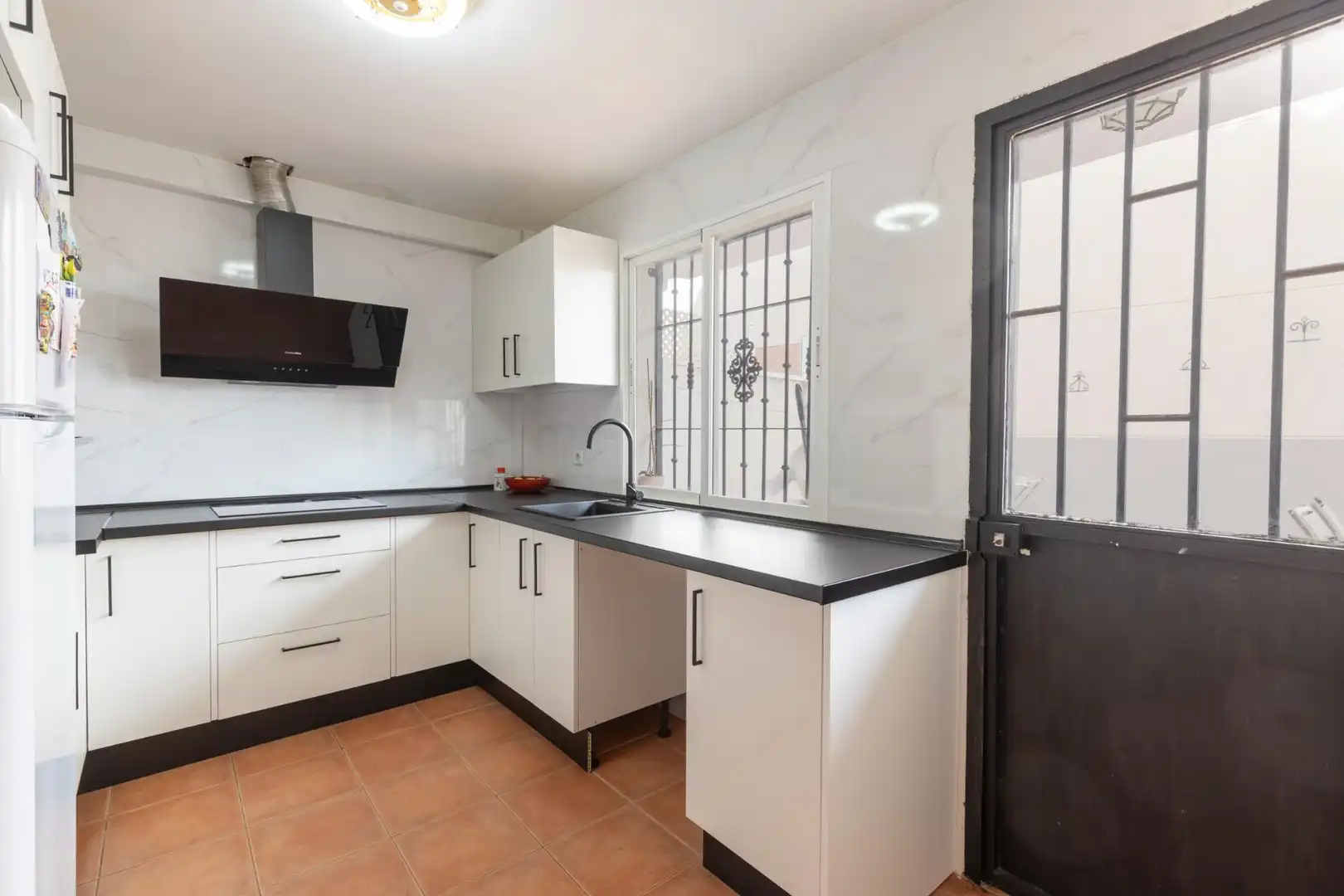 Cocina de Casa adosada en venta en Churriana de la Vega con Aire acondicionado, Calefacción y Terraza