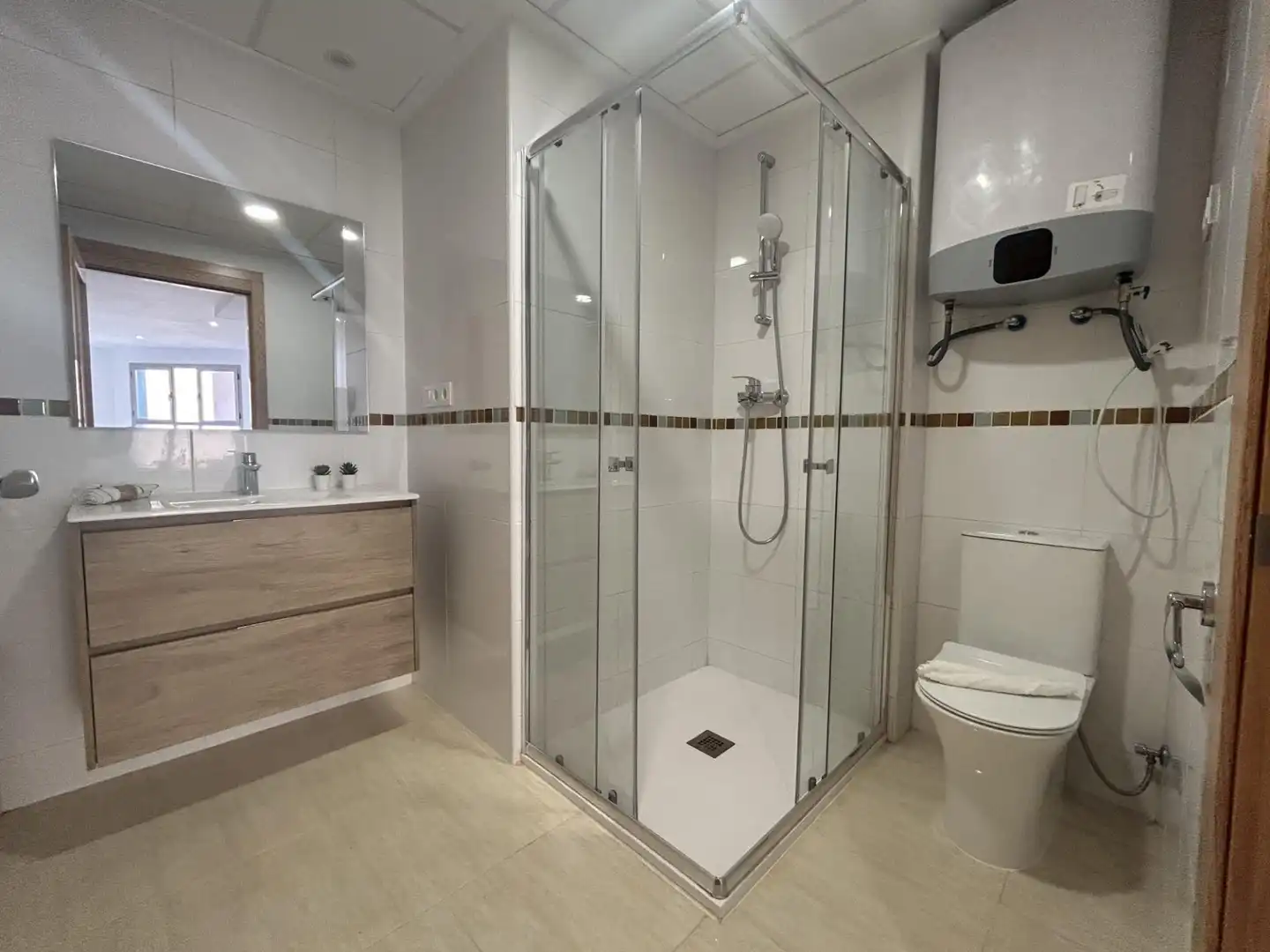 Baño de Apartamento de alquiler en Burriana / Borriana con Aire acondicionado, Calefacción y Amueblado
