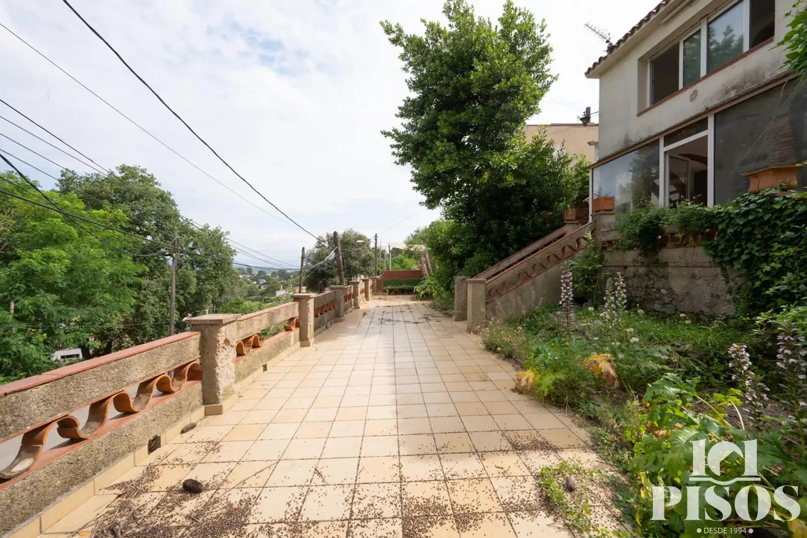 Außenansicht von Haus oder Chalet zum Verkauf in Sant Cugat del Vallès mit Heizung, Terrasse und Abstellraum
