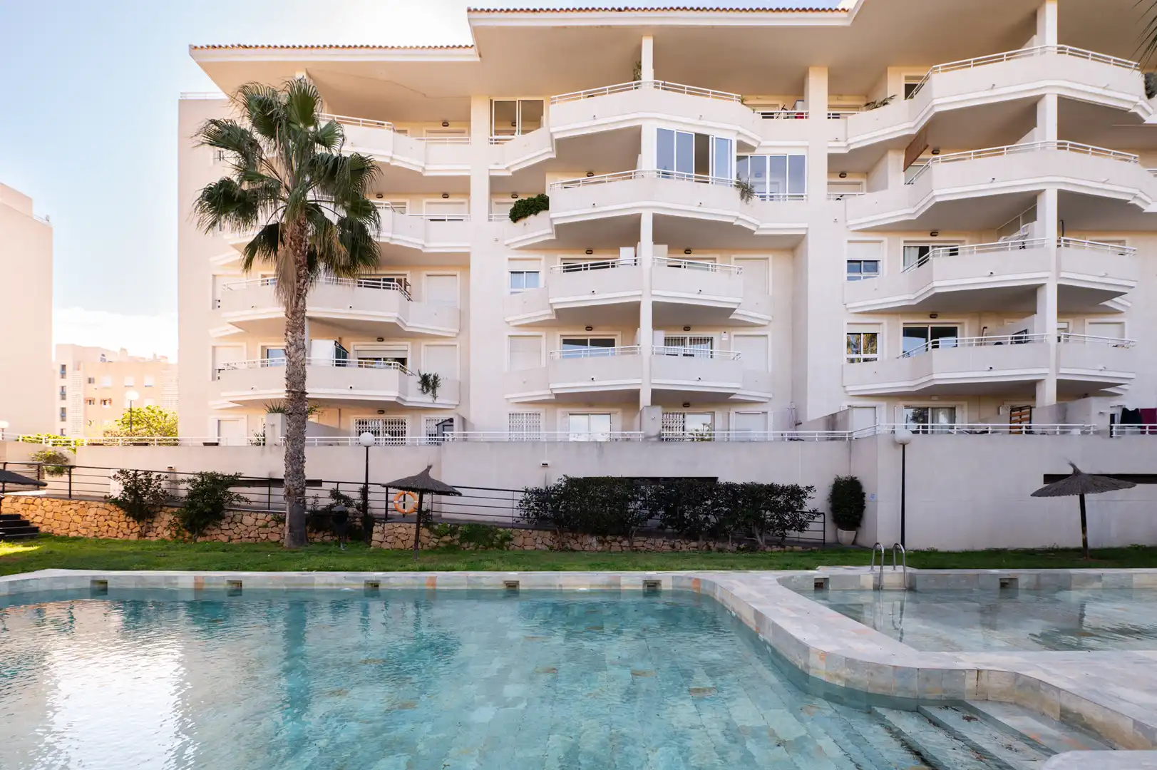 Piscina de Pis en venda en Alicante / Alacant amb Aire condicionat, Traster i Balcó