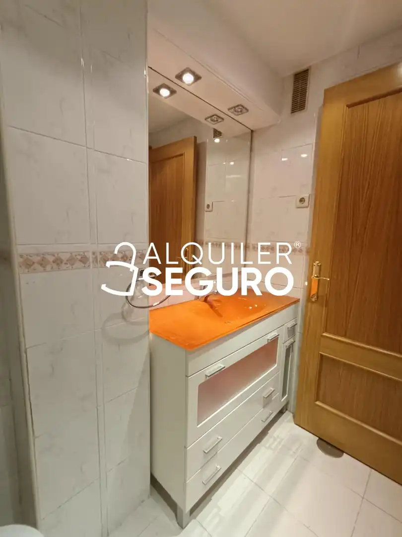 Bathroom of Flat for rent in Leganés  with Heating, Storage room and Furnished