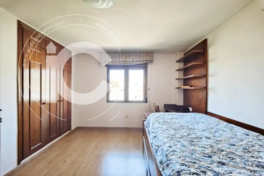 Habitación de Casa o chalet de alquiler en Huétor Vega con Aire acondicionado y Jardín privado