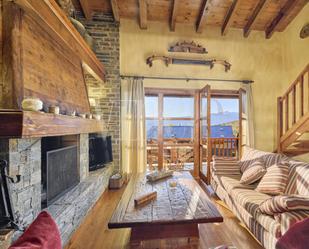Sala d'estar de Casa adosada en venda en Guils de Cerdanya amb Calefacció, Parquet i Terrassa
