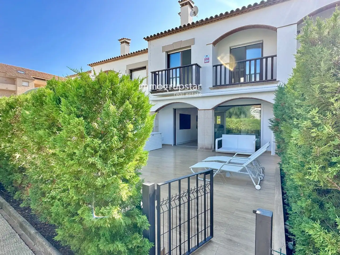 Vista exterior de Casa adosada en venta en Torre Valentina - Mas Vilar de La Mutxada - Treumal