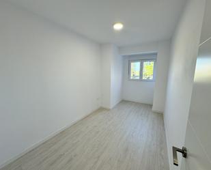 Dormitori de Apartament de lloguer en Burjassot amb Balcó