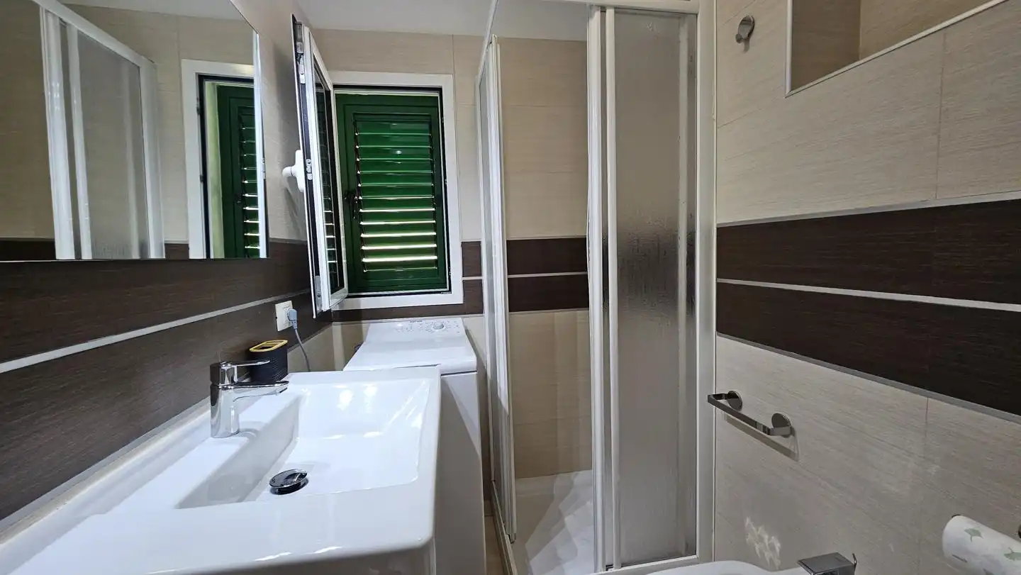 Bathroom of Flat for sale in San Bartolomé de Tirajana  with Air Conditioner, Furnished and Community pool