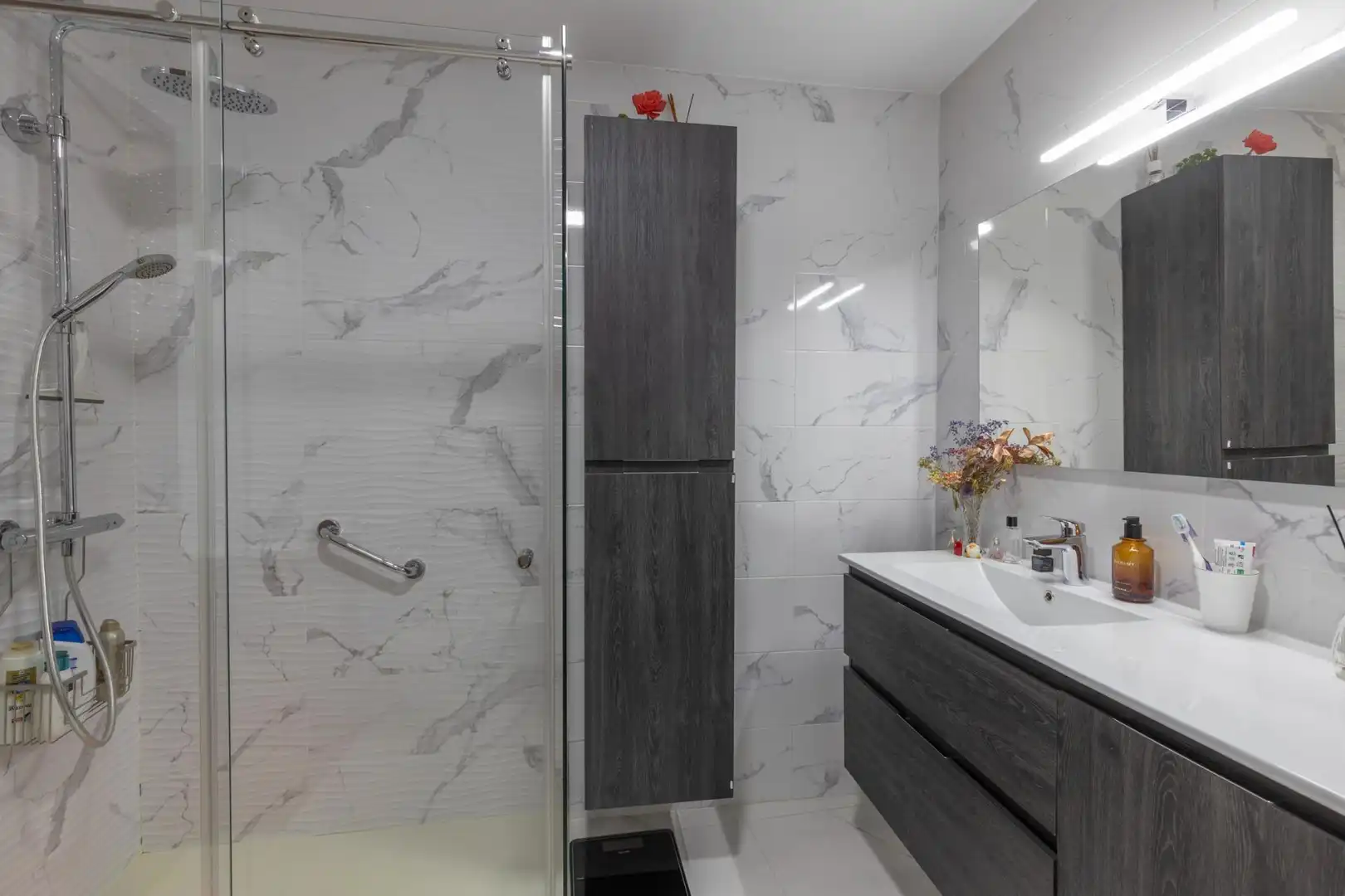 Badezimmer von Wohnung zum Verkauf in Albolote mit Klimaanlage, Heizung und Balkon