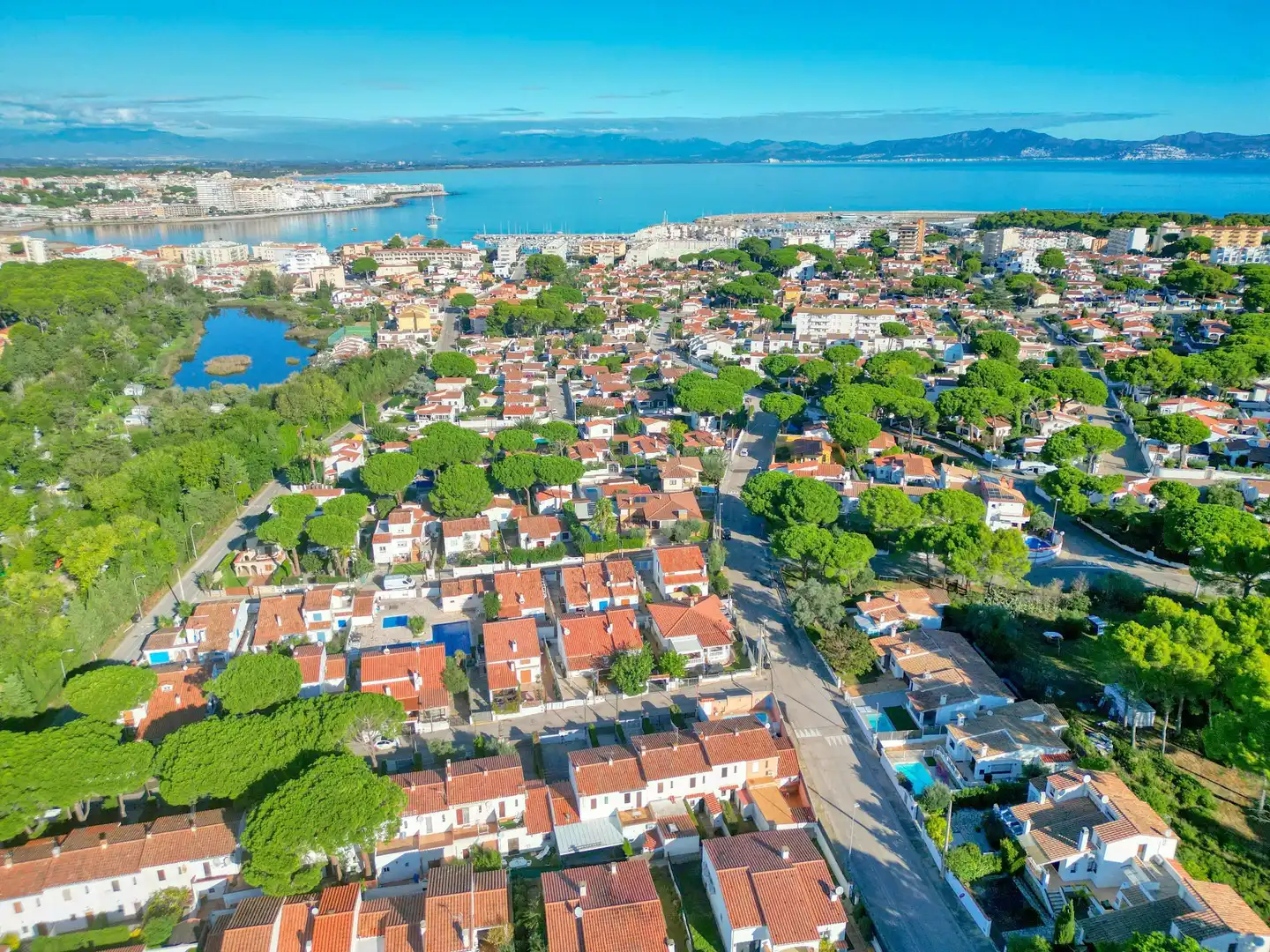 Vista exterior de Casa adosada en venta en L'Escala con Terraza y Amueblado