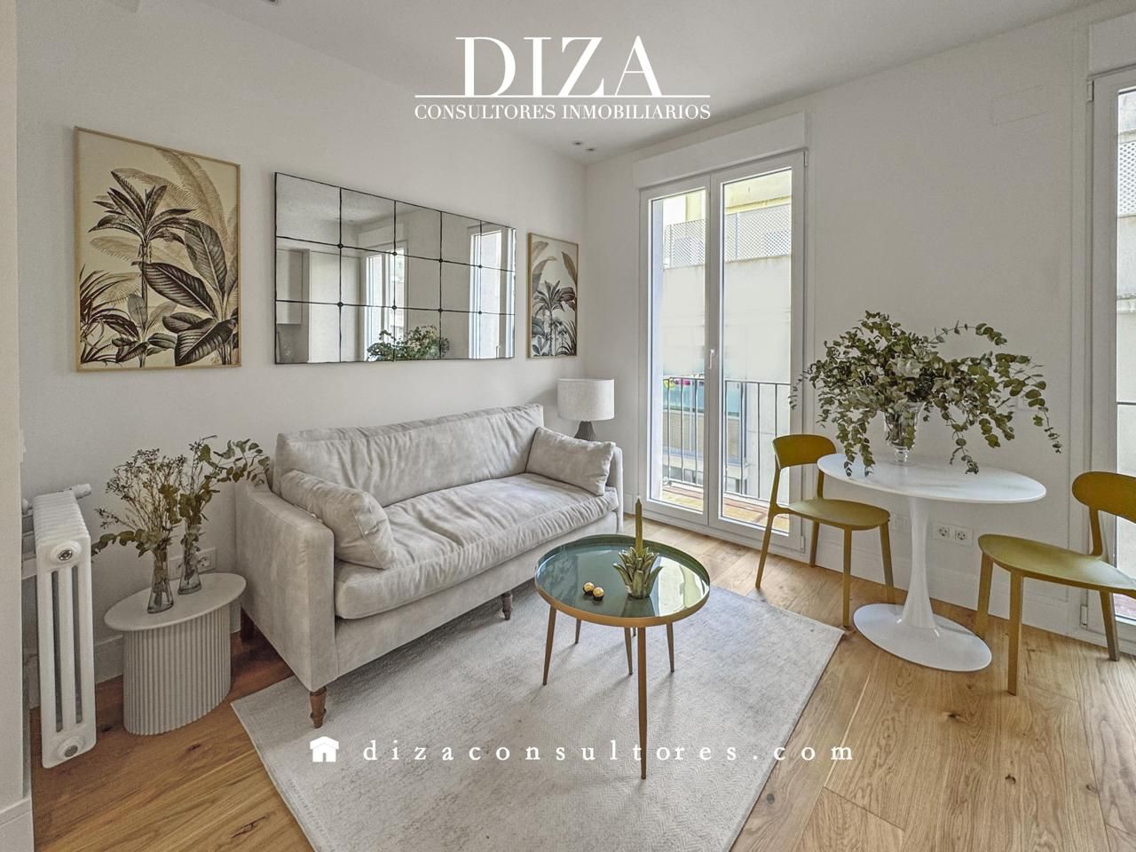 Living room of Flat for sale in  Madrid Capital  with Air Conditioner, Heating and Parquet flooring