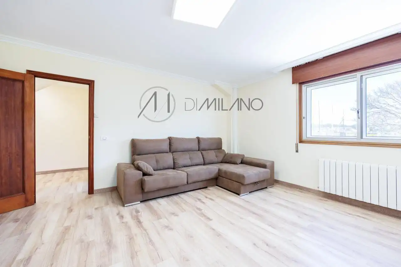 Sala de estar de Casa o chalet en venta en Vigo  con Calefacción, Jardín privado y Parquet
