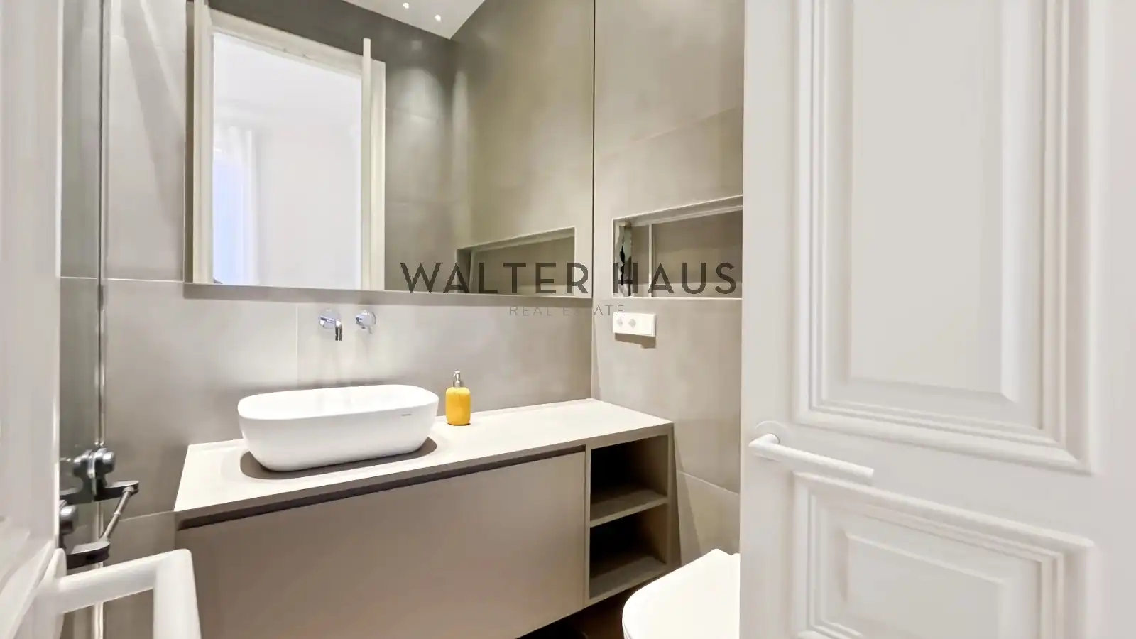 Baño de Piso de alquiler en Barcelona con Aire acondicionado, Calefacción y Terraza