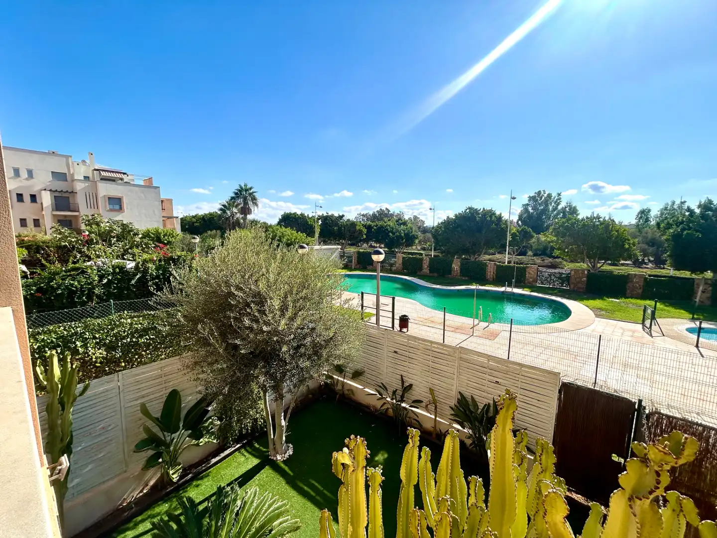 Schwimmbecken von Wohnungen zum Verkauf in Almería mit Terrasse, Abstellraum und Gemeinschaftspool