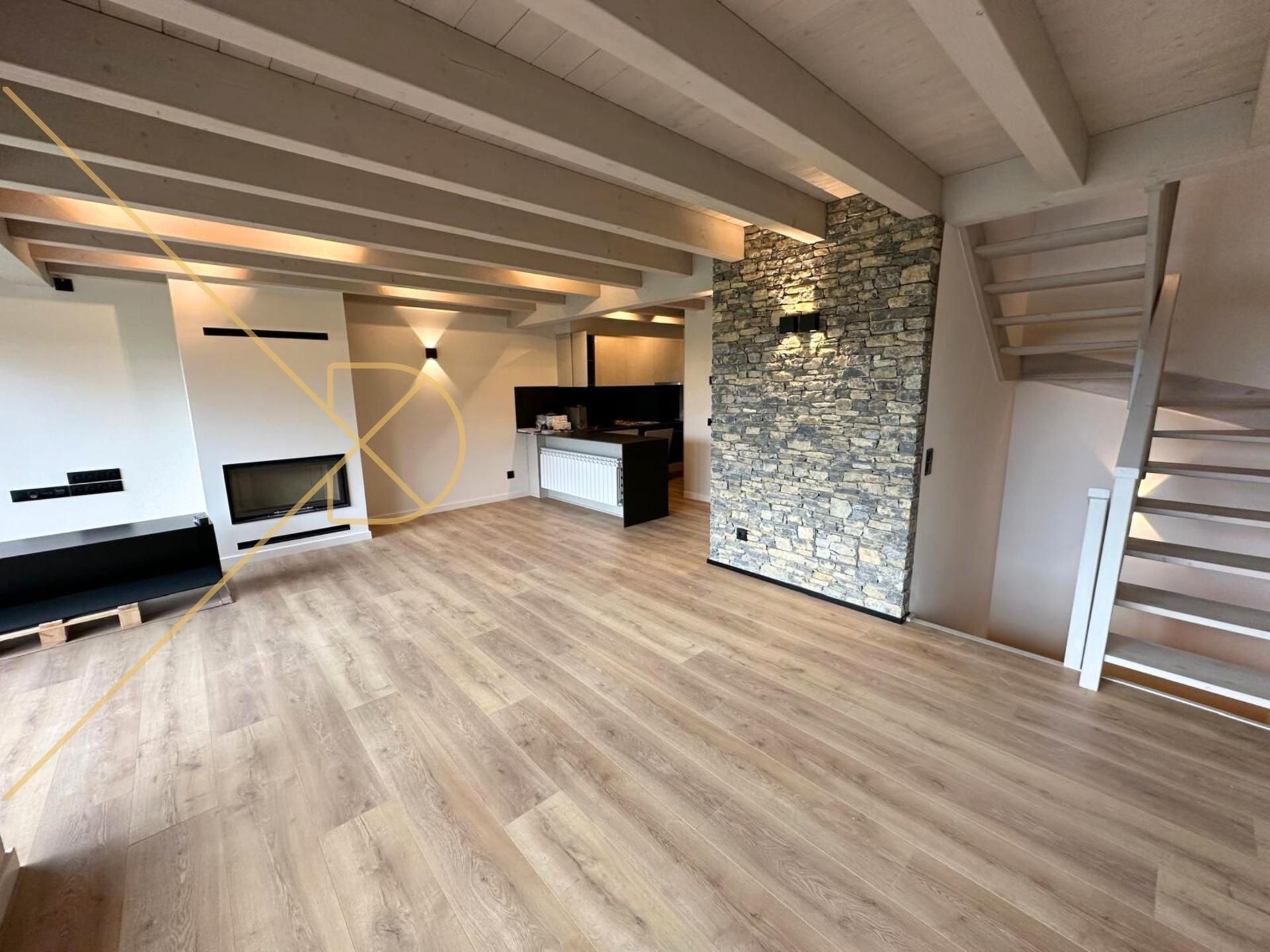 Wohnzimmer von Country house zum verkauf in Alp mit Klimaanlage, Heizung und Privatgarten