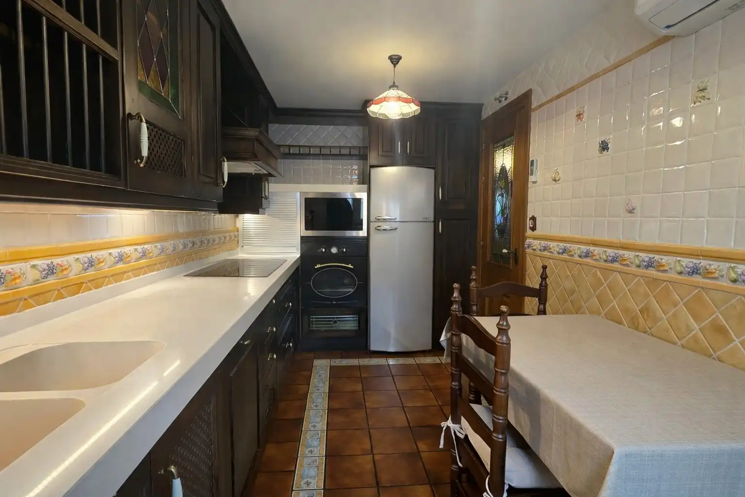 Cocina de Casa adosada en venta en Alcalá de Henares con Aire acondicionado, Calefacción y Jardín privado