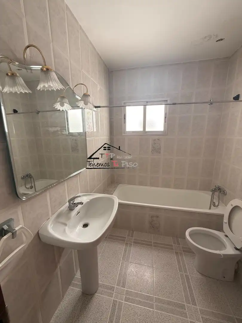 Baño de Piso en venta en Benicarló con Trastero y Amueblado
