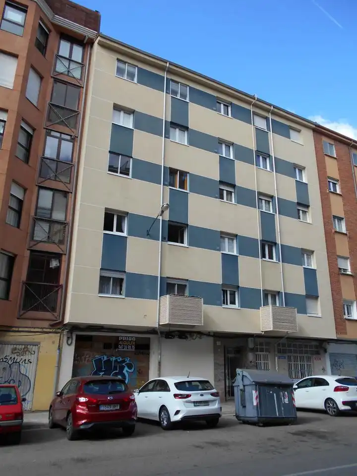 Vista exterior de Pis de lloguer en Burgos amb Calefacció i Moblat