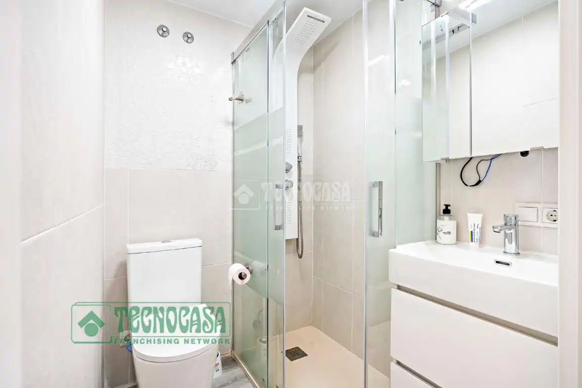 Baño de Piso en venta en Roquetas de Mar con Aire acondicionado