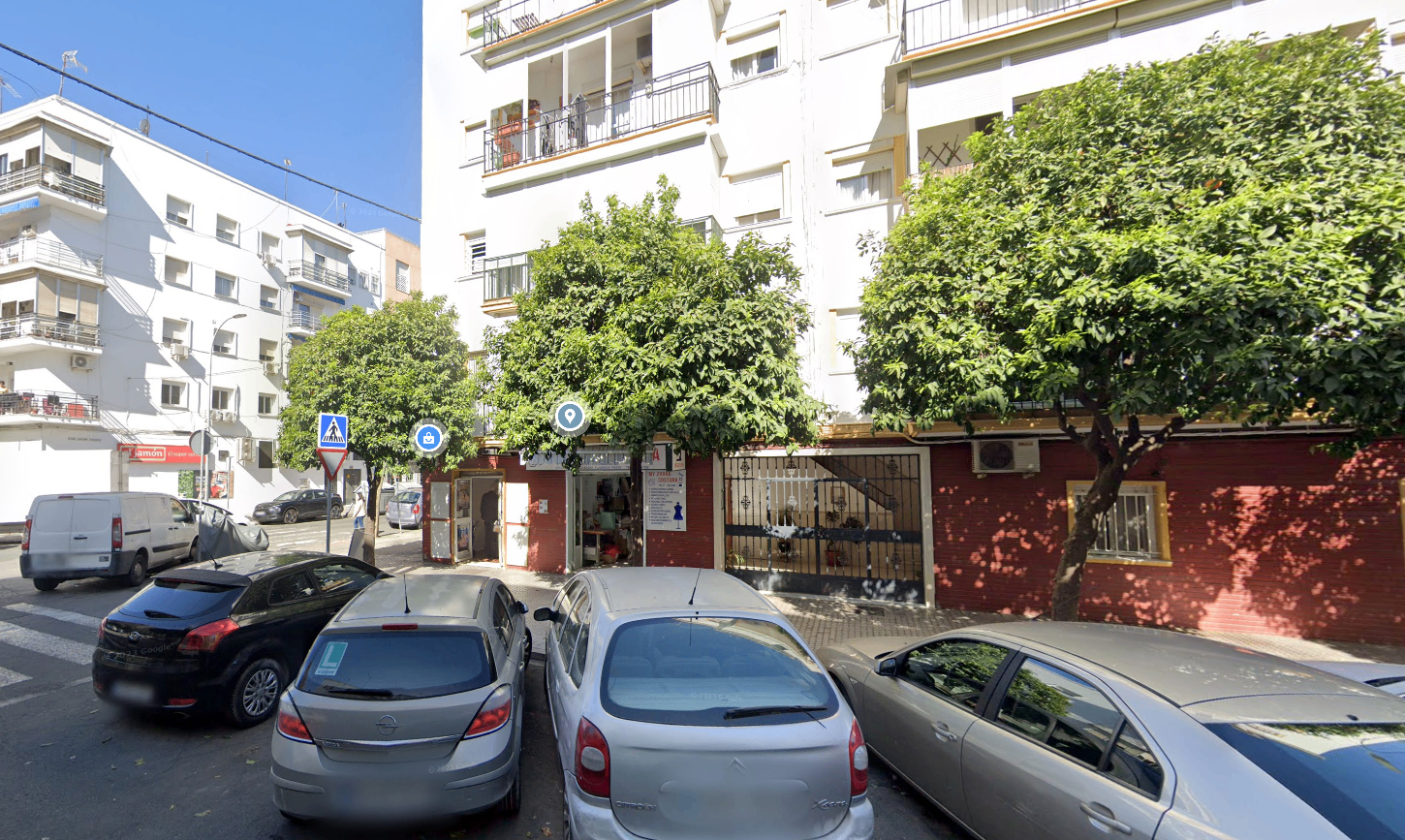 Exterior view of Planta baja for sale in  Sevilla Capital