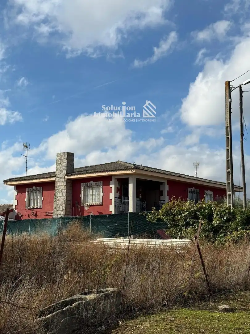 Vista exterior de Casa o chalet en venta en Parada de Arriba con Calefacción, Trastero y Amueblado
