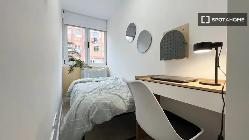 Bedroom of Flat for rent in Madrid  with Air Conditioner, Heating and Furnished