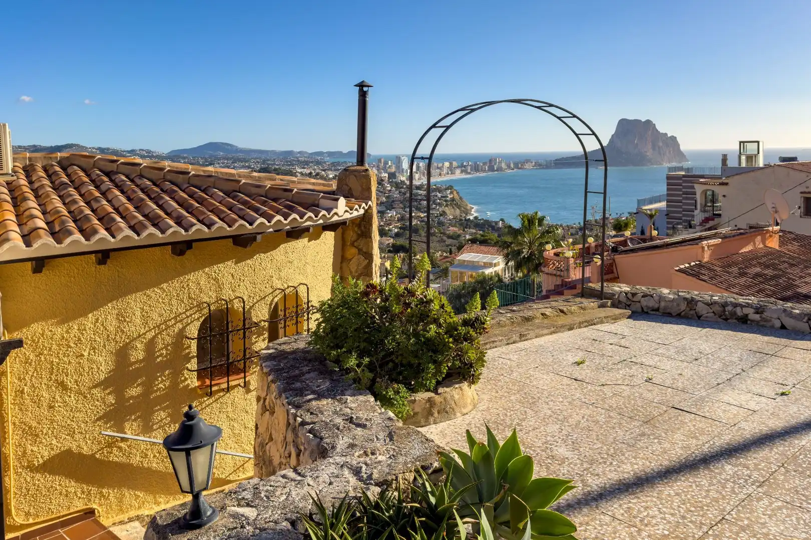 Exterior view of Houses for sale in Calpe / Calp