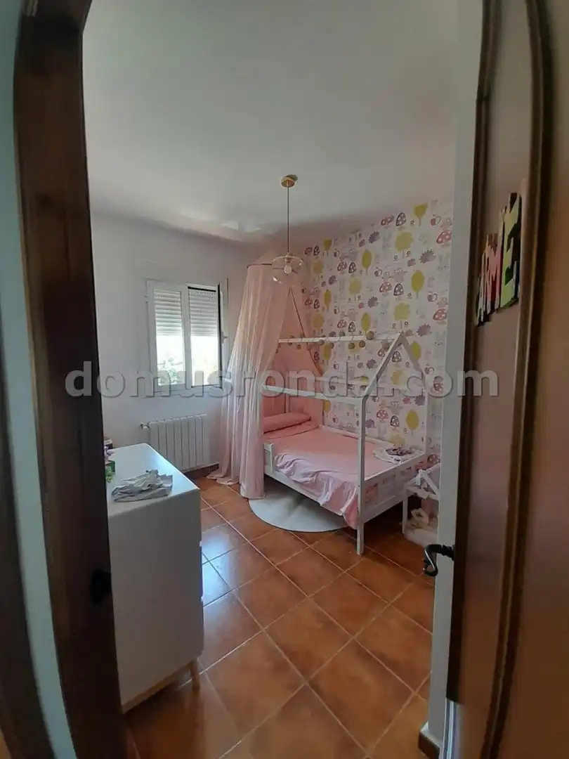 Habitación de Casa adosada en venta en Montejaque con Calefacción y Piscina