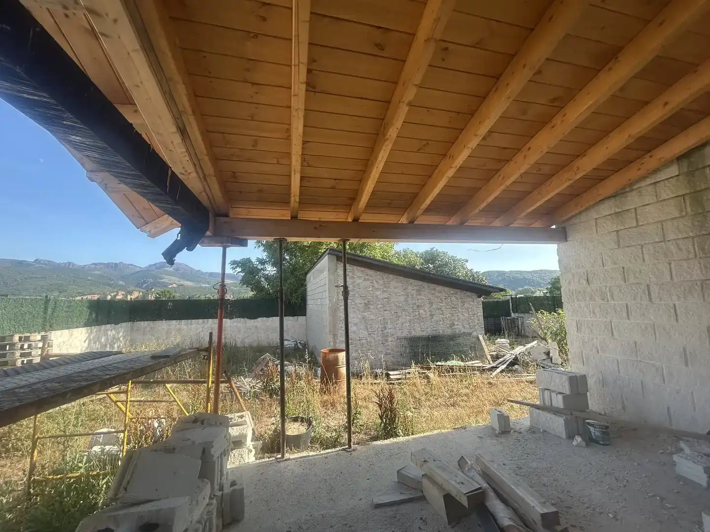 Terrassa de Casa o xalet en venda en Carracedelo amb Jardí privat, Piscina i Balcó