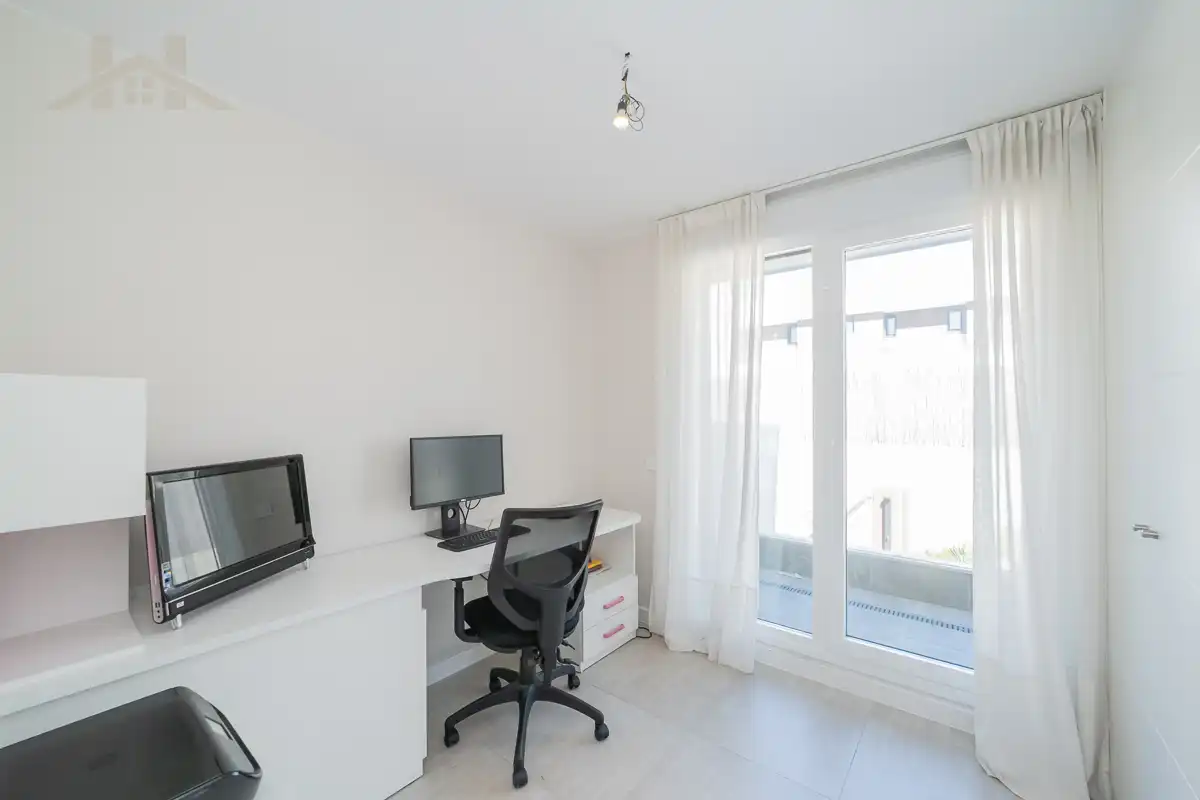 Casa adosada en venta en Avenida de la Armada Española, Cortijo Sur