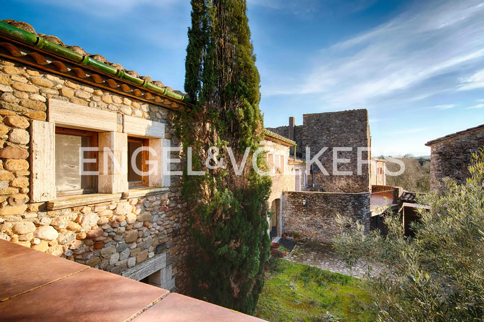Vista exterior de Casa adosada en venta en Cabanelles con Calefacción, Jardín privado y Terraza