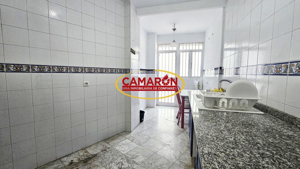 Cuina de Casa adosada en venda en Mairena del Aljarafe amb Terrassa i Piscina comunitària