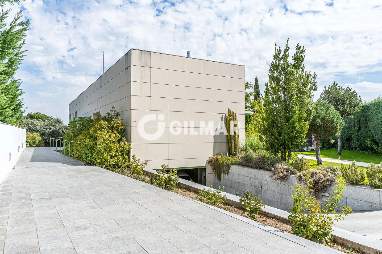 Detached house with pool for sale in Urbanización Este - Montepríncipe, imagen 2