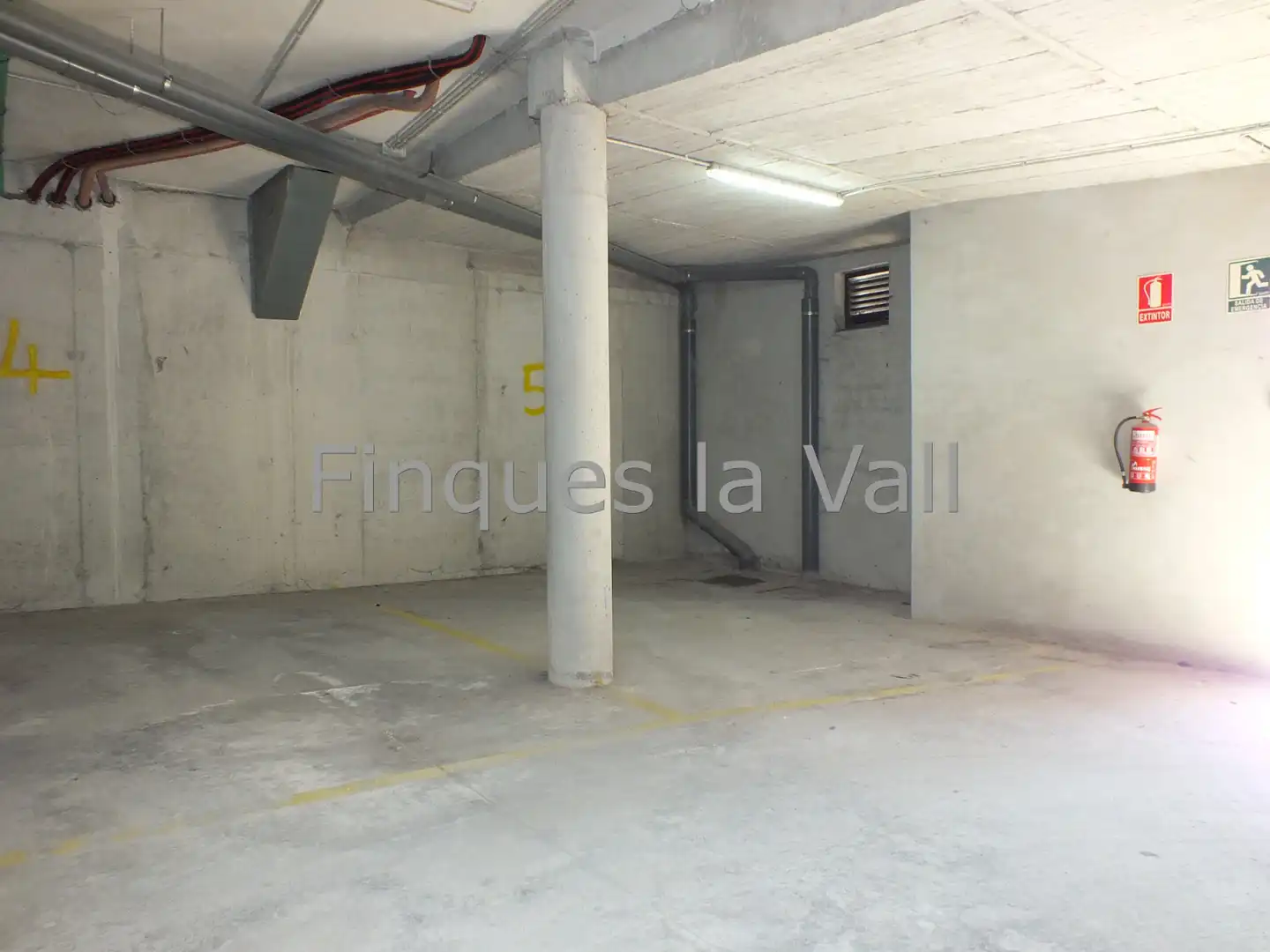 Parking of Flat for sale in Roda de Ter  with Heating, Oven and Balcony