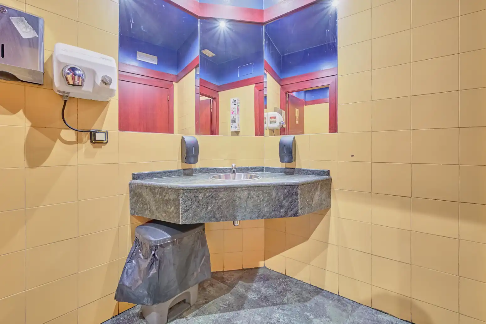 Baño de Local en venta en Falces con Aire acondicionado y Amueblado