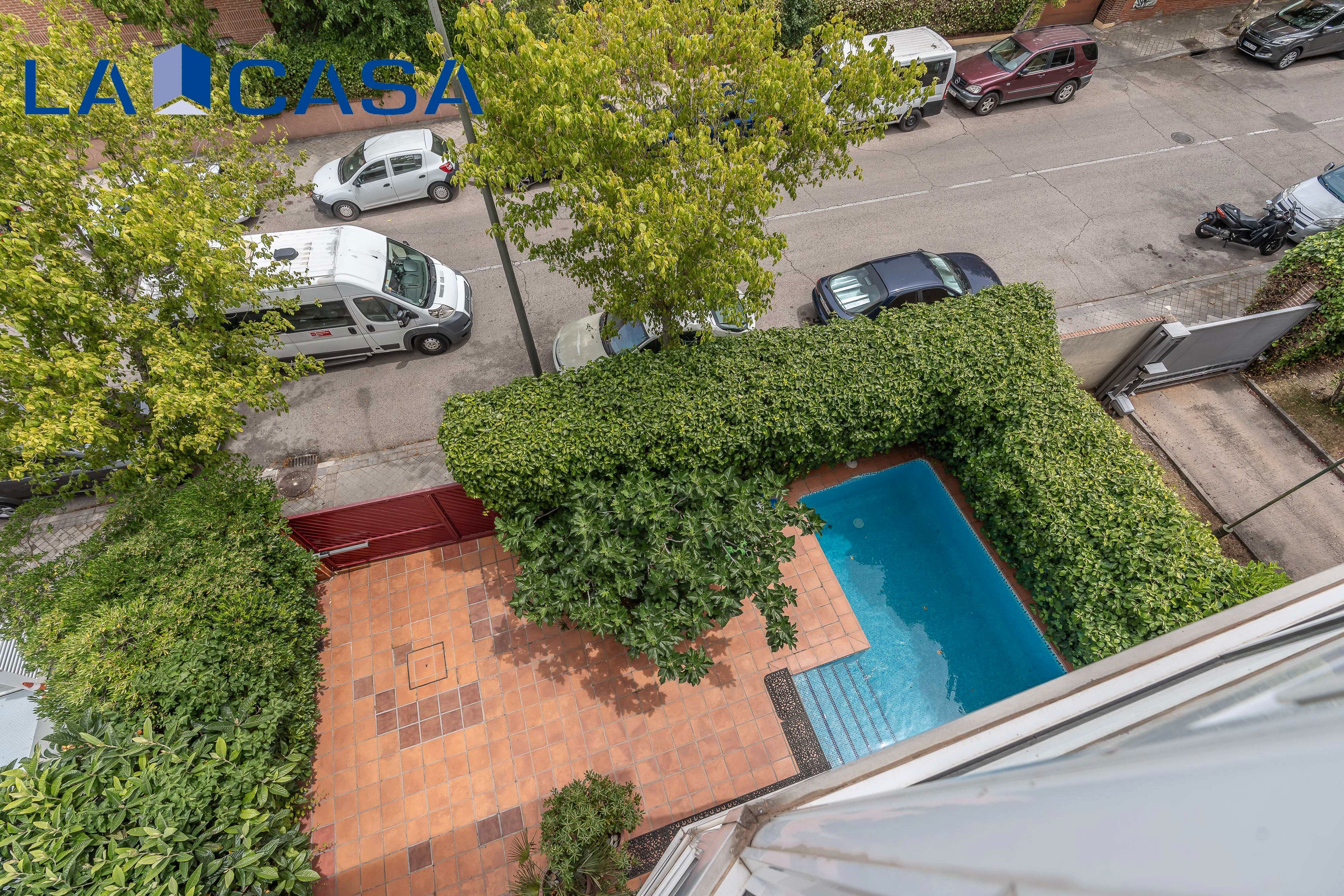 Swimming pool of House or chalet for sale in  Madrid Capital  with Air Conditioner, Heating and Storage room