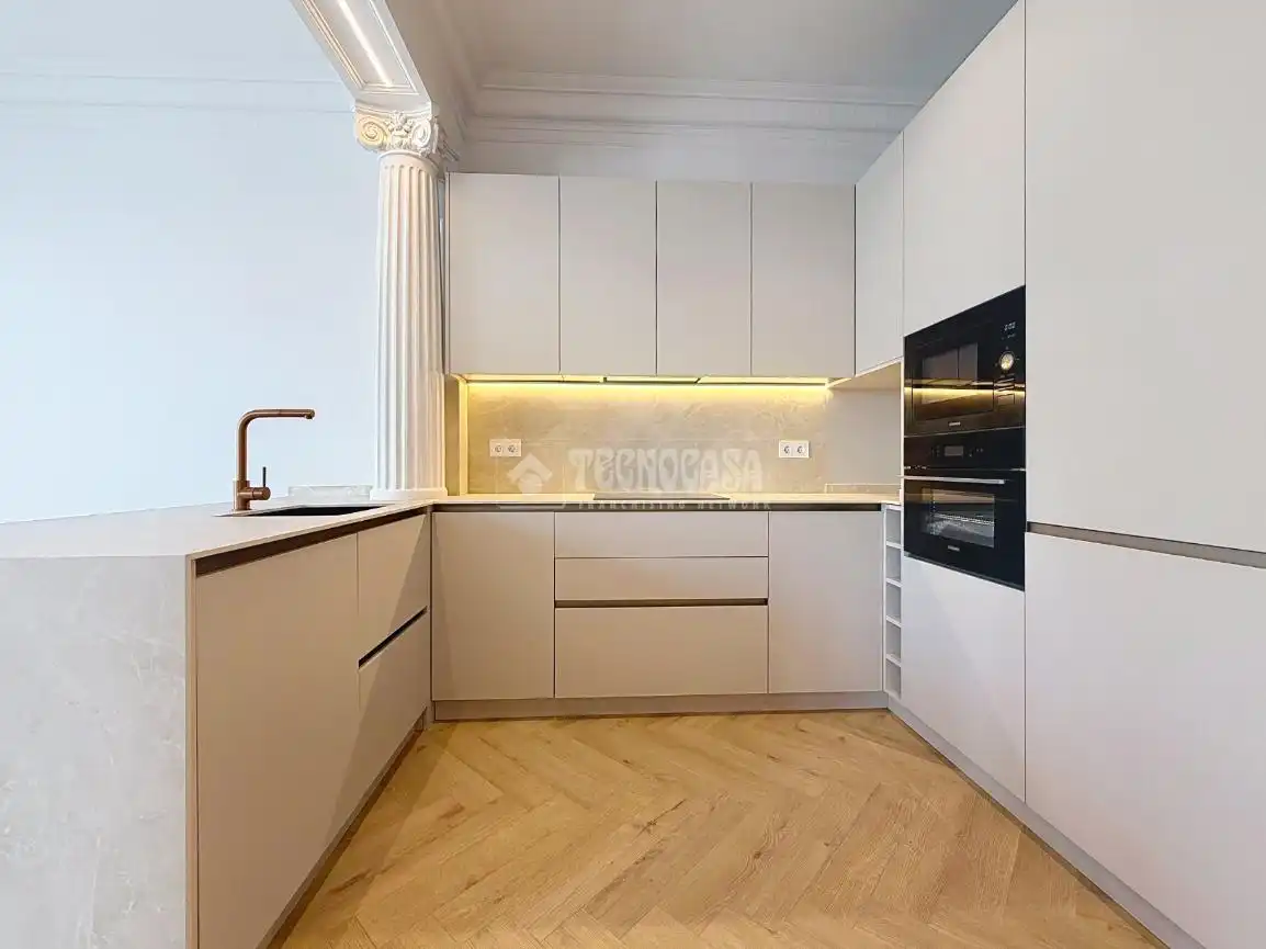 Appartamento con terrazza in vendita a Les Corts, imagen 7