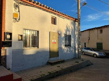 Vista exterior de Casa adosada en venda en Rueda amb Terrassa