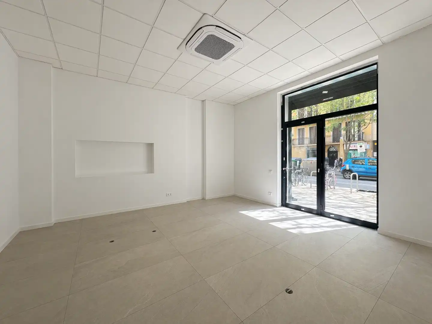 Local comercial en venta en Eixample, imagen 2