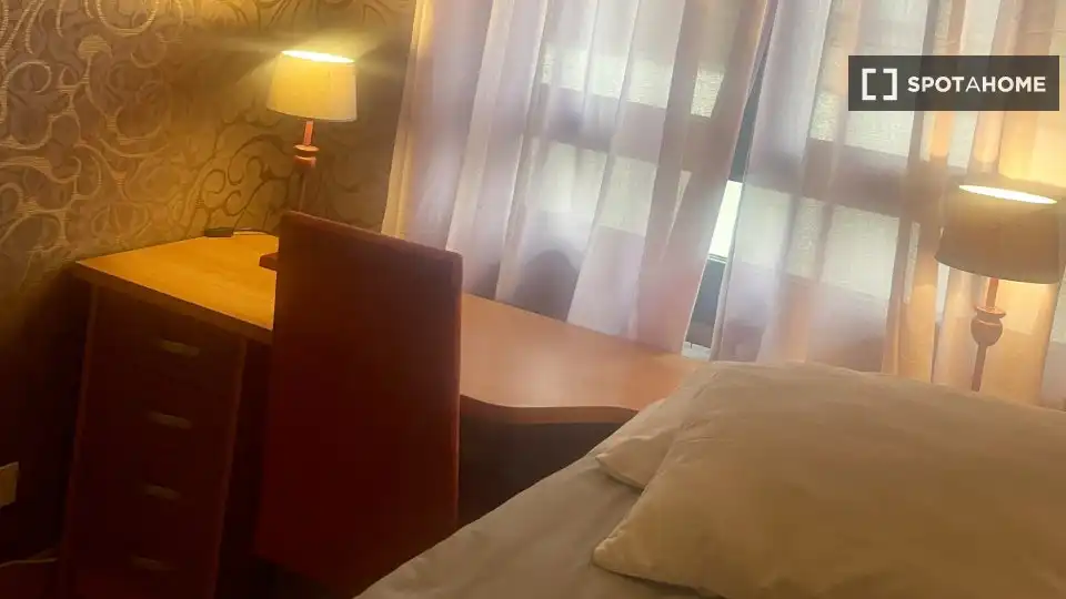 Schlafzimmer von Wohnung zur untervermieten in Erandio mit Klimaanlage, Heizung und Terrasse
