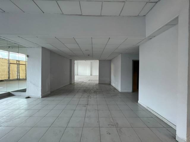 Local comercial en Alquiler en El Raval - Portes Encarnades