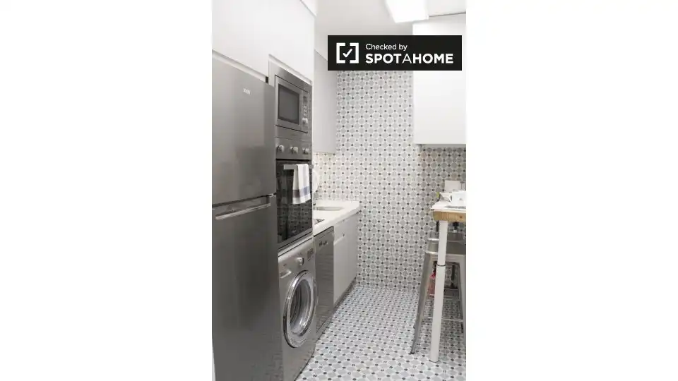 Cuina de Apartament per a compartir en Madrid amb Aire condicionat, Calefacció i Terrassa