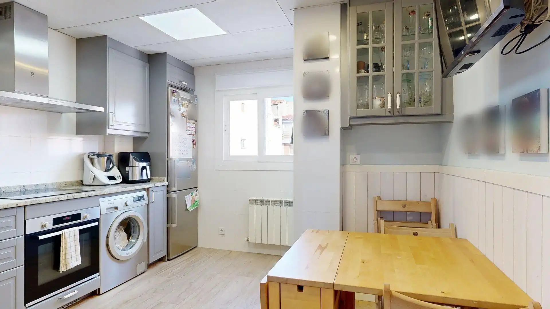 Kitchen of Flat for sale in Zaragoza  with Air Conditioner, Heating and Parquet flooring