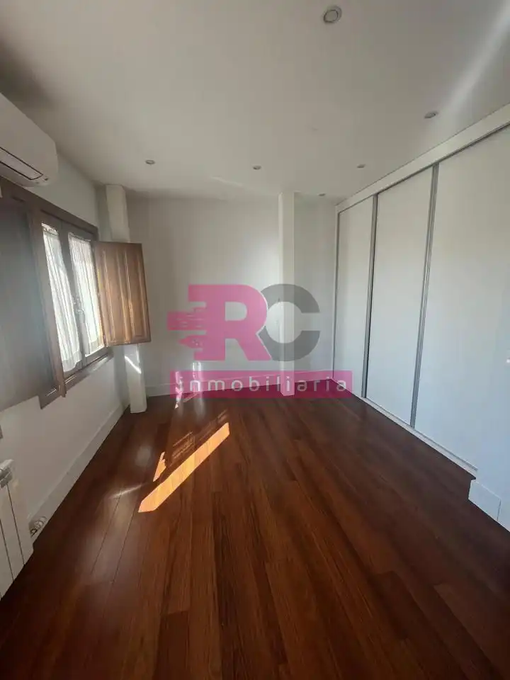 Habitación de Ático en venta en Salamanca con Aire acondicionado y Calefacción
