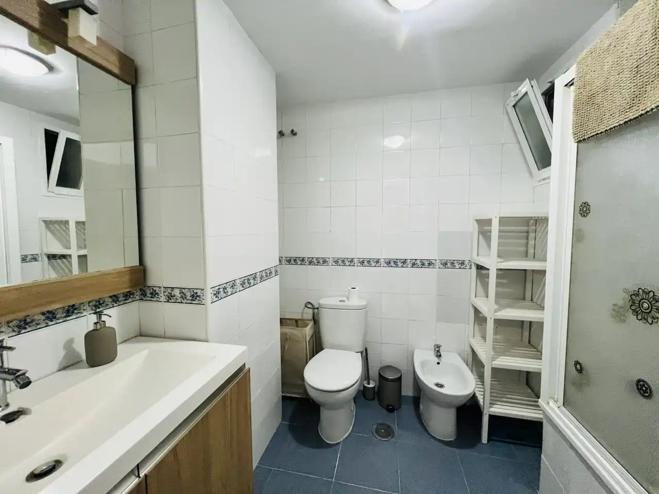 Flat for rent in De Demóstenes, El Cónsul - Ciudad Universitaria - El Romeral