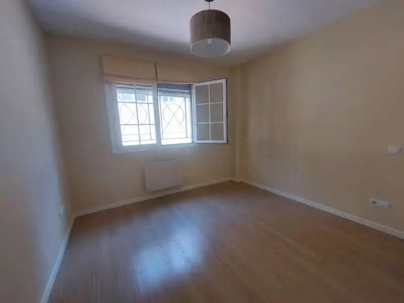 Schlafzimmer von Wohnung zum Verkauf in Pedrezuela mit Ofen, Waschmaschine und Mikrowelle